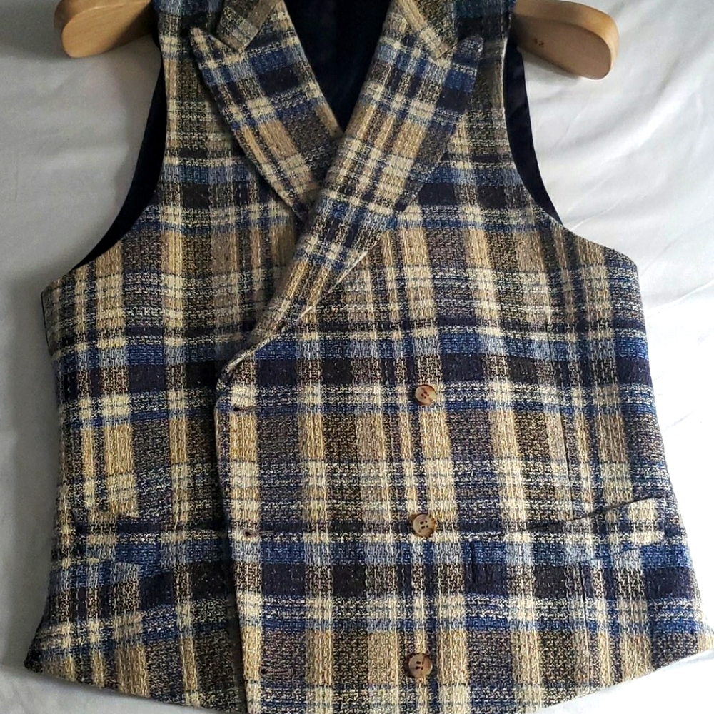 3 Suitsupply Vest